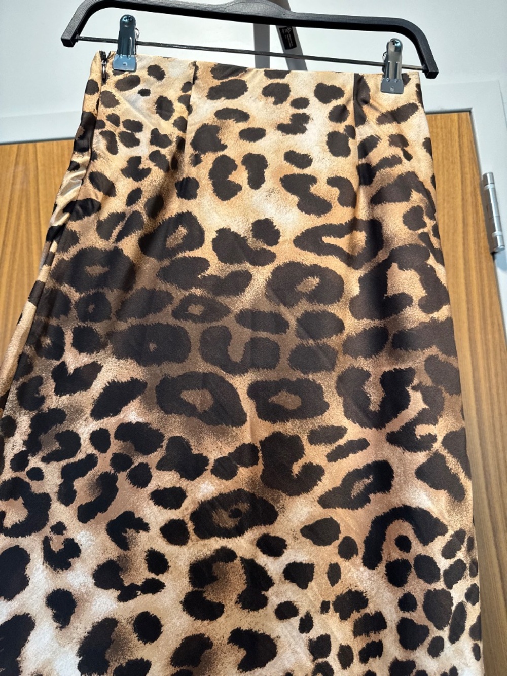 Leopard satin look midi high waisted skirt - Picture 3 of 6